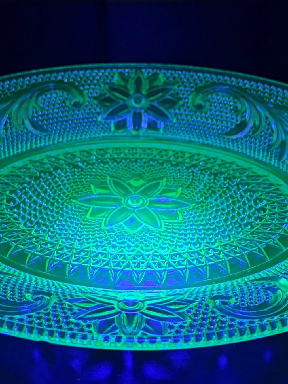 Vintage Tiara Indiana Green Depression Uranium 8.25" Salad Plate - EUC
